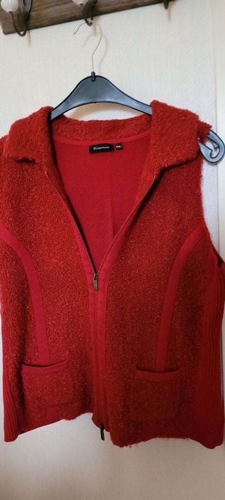 vest, Kleding | Dames, Truien en Vesten, Ophalen of Verzenden, Zo goed als nieuw, Maat 46/48 (XL) of groter, Rood