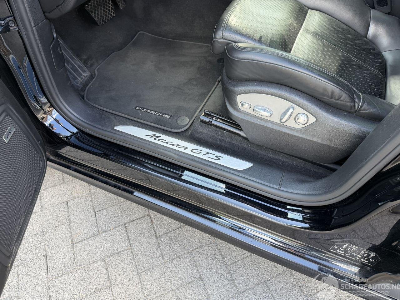 Foto 10 van Porsche Macan 3.0 GTS AWD / Panorama / Leer (bj 2017)