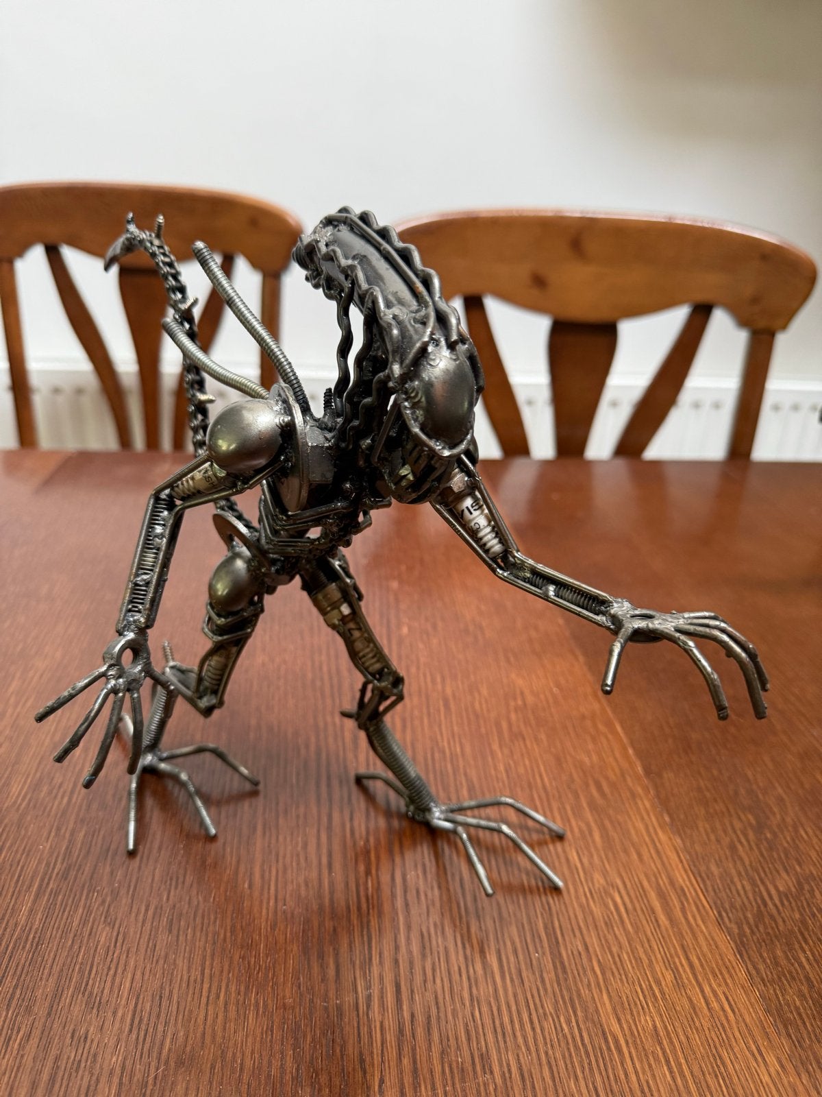 Uniek Alien Beeld van Auto-onderdelen - Metaal & Staal, Overige onderwerpen, Ophalen of Verzenden, Handgemaakt, 20 - 50 cm