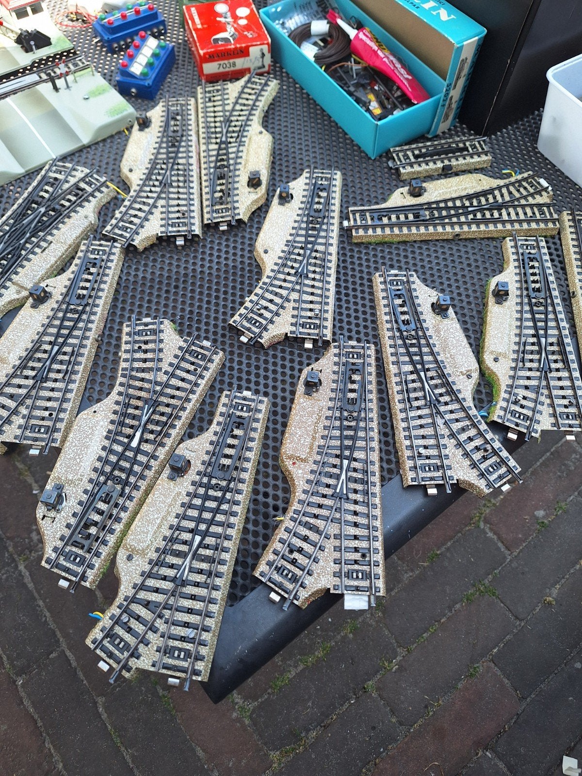 Grote partij Märklin H0 modelspoorbaan rails en accessoires, Verzenden