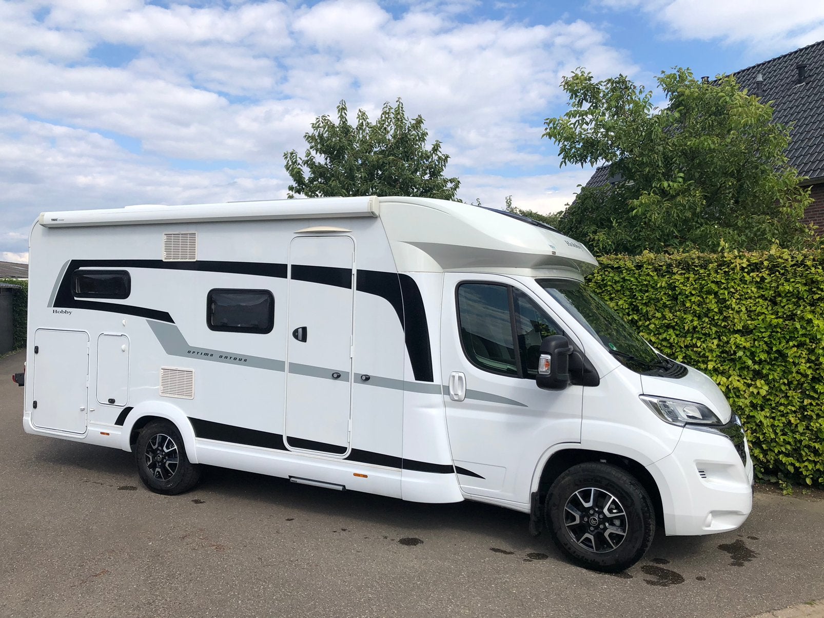 Caravans And Camping Smetteloze