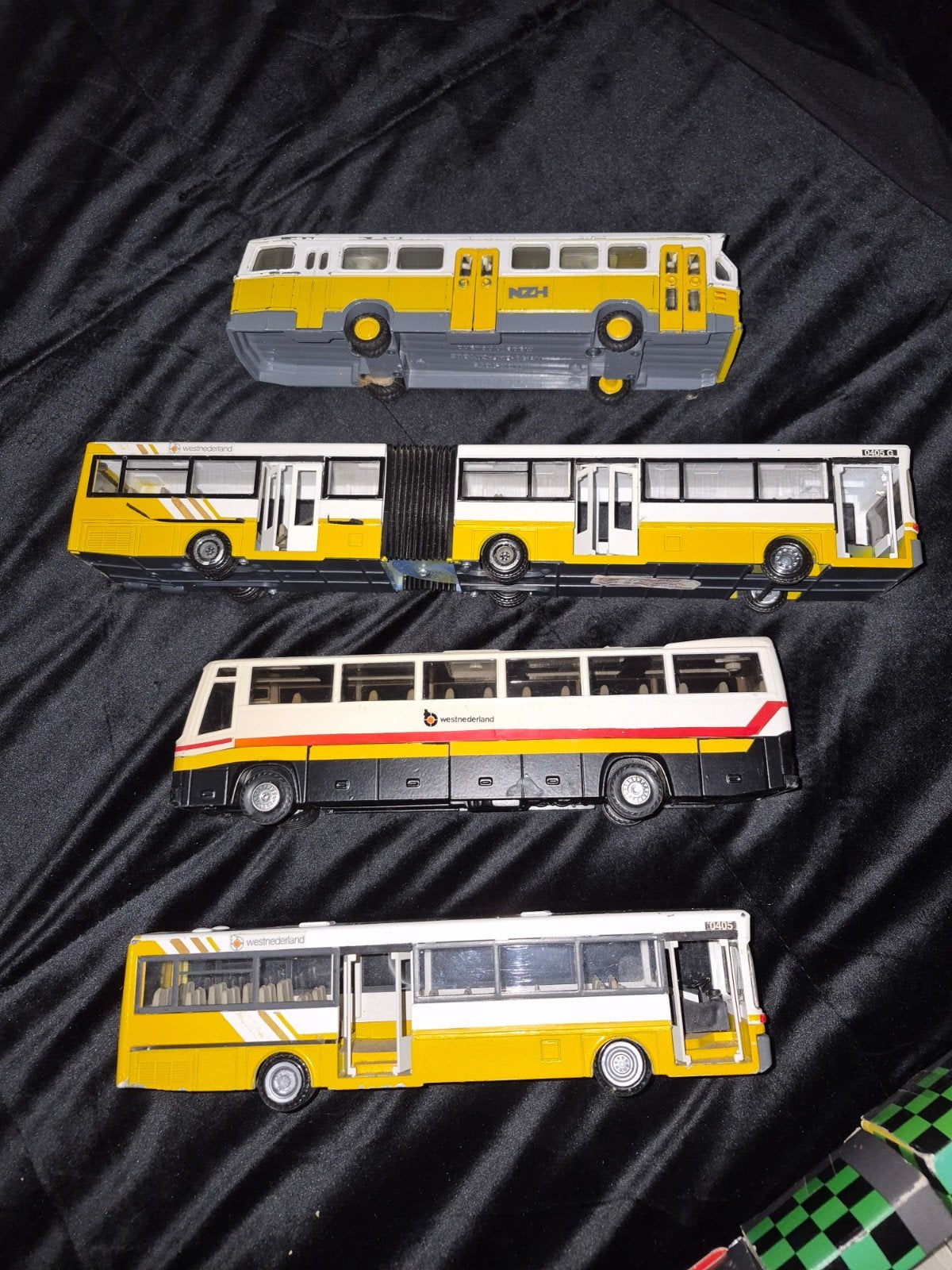 Set van 4 gedetailleerde modelbussen, Overige merken, Gebruikt, 1:32 tot 1:50, Overige typen