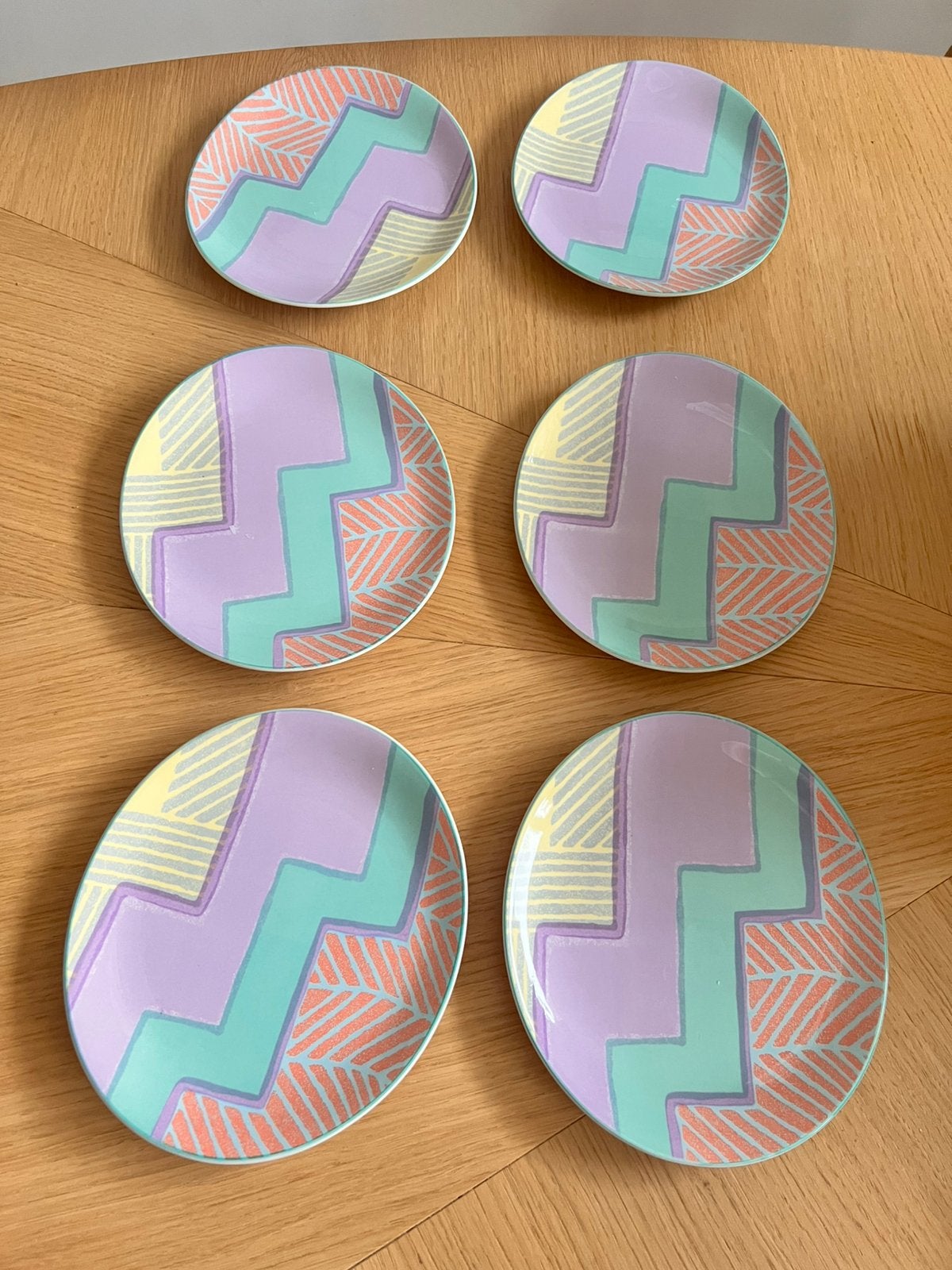 6x vintage ontbijtborden Memphis style pastel geometrisch, Keramiek, Ophalen of Verzenden, Zo goed als nieuw, Bord(en)