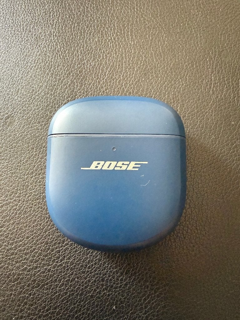 Bose QuietComfort Ultra 441408 Blue Charging case, Gebruikt, Bose, Ophalen of Verzenden, In oorschelp (earbud)