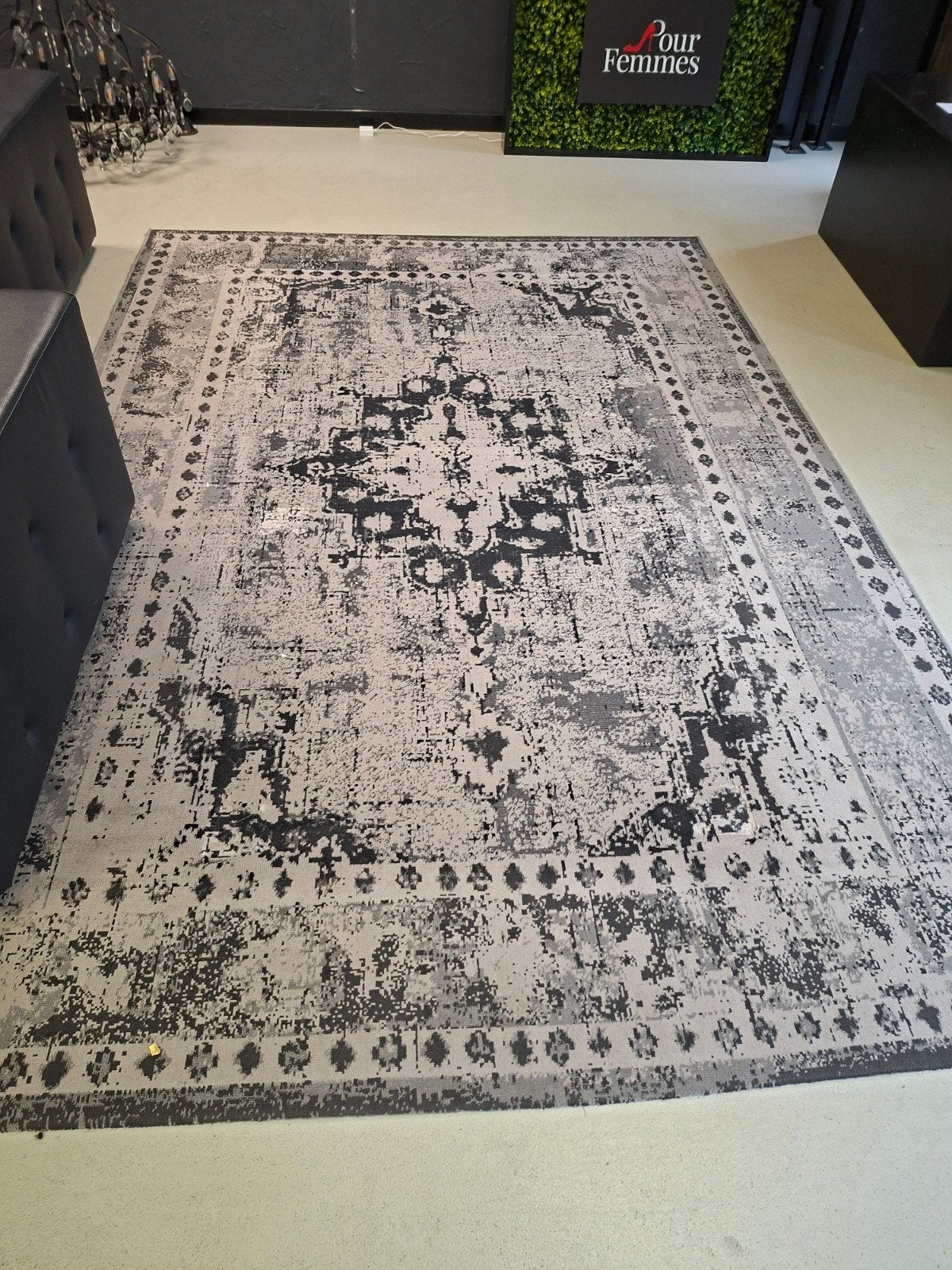 mooi vloerkleed grijs/zwart maat 200 x 290, Huis en Inrichting, Stoffering | Tapijten en Kleden, Ophalen, 200 cm of meer, Zo goed als nieuw
