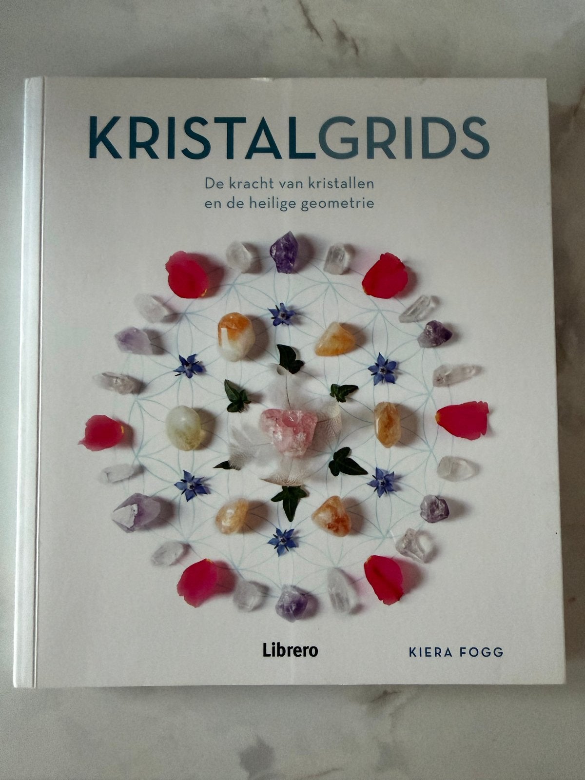 Kristalgrids: De kracht van kristallen en heilige geometrie, Boeken, Ophalen of Verzenden, Zo goed als nieuw, Spiritualiteit algemeen