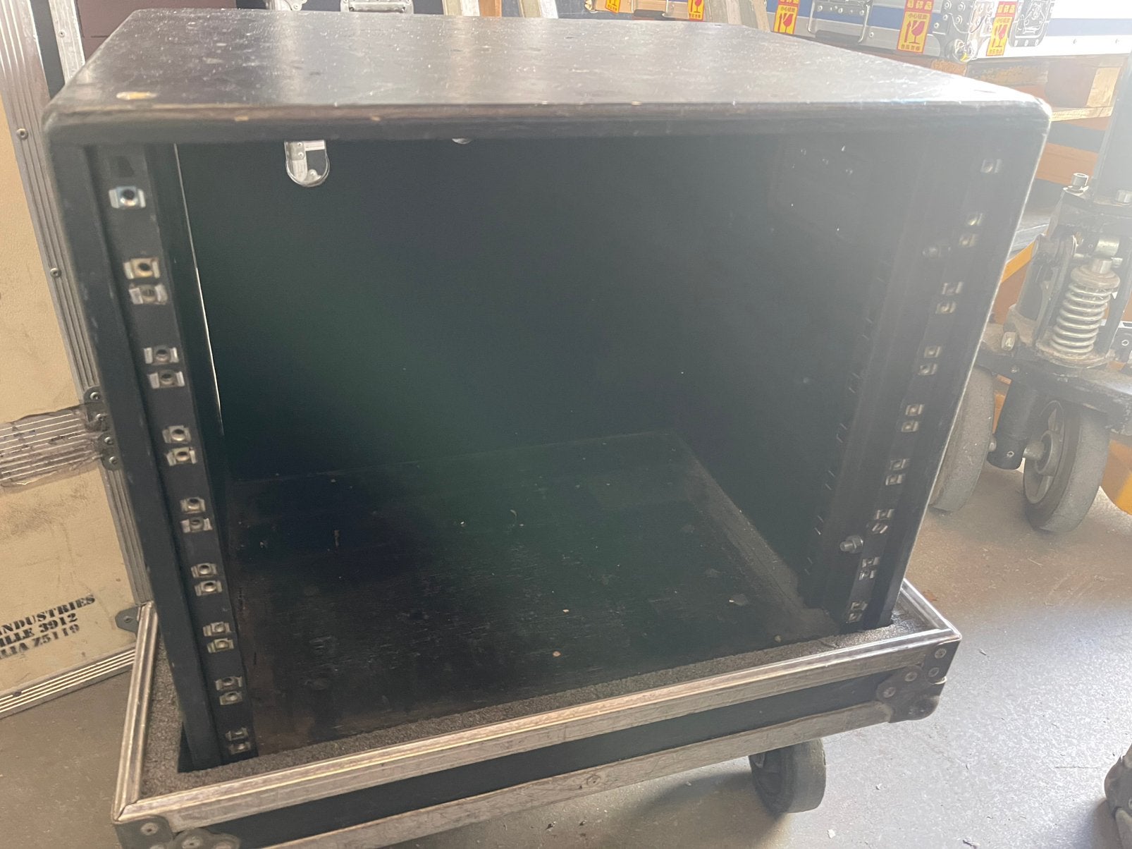 STOLPCASE + Binnenrack 19Inch 10He Hoog 47cm Diep & Wheels, Ophalen, Gebruikt, Overige instrumenten, Flightcase