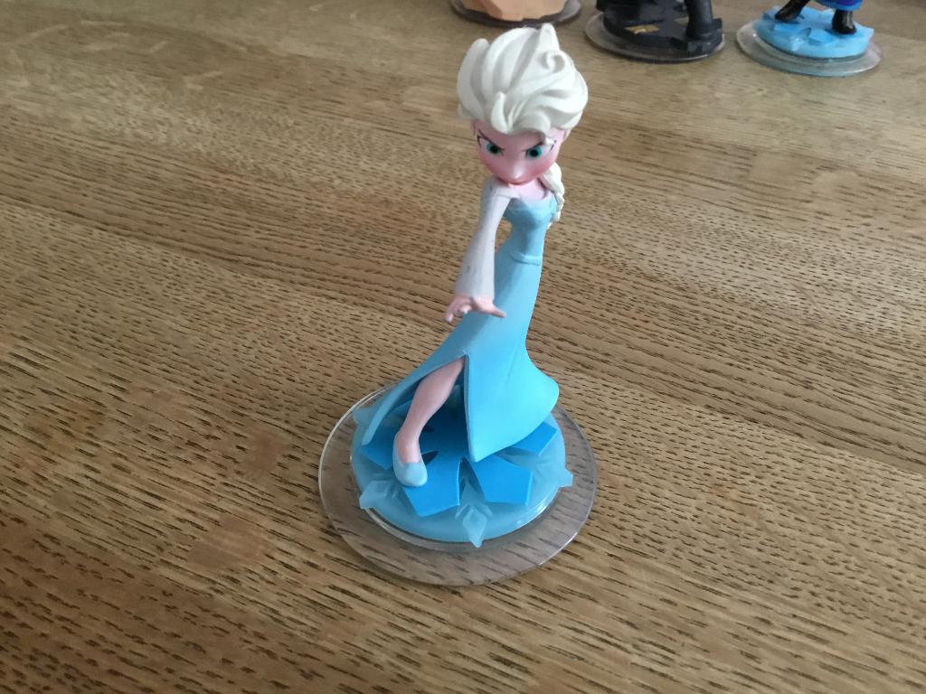 Disney infinity beeldjes. 3stuks + Anna 1 x in verpakking, Ophalen of Verzenden, Overige figuren, Zo goed als nieuw, Beeldje of Figuurtje