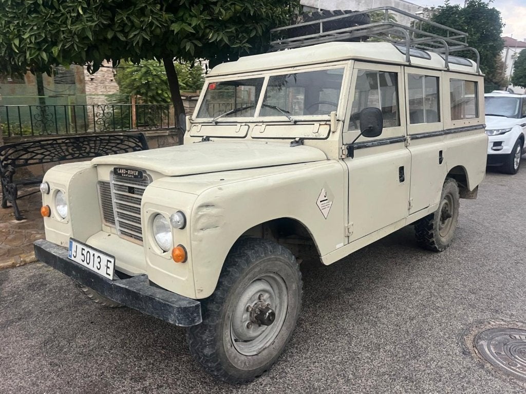 Land Rover 109,Series 3, 4 deurs,100% roestvrij en rijklaar, Auto's, Land Rover, Zwart, Beige, Bedrijf