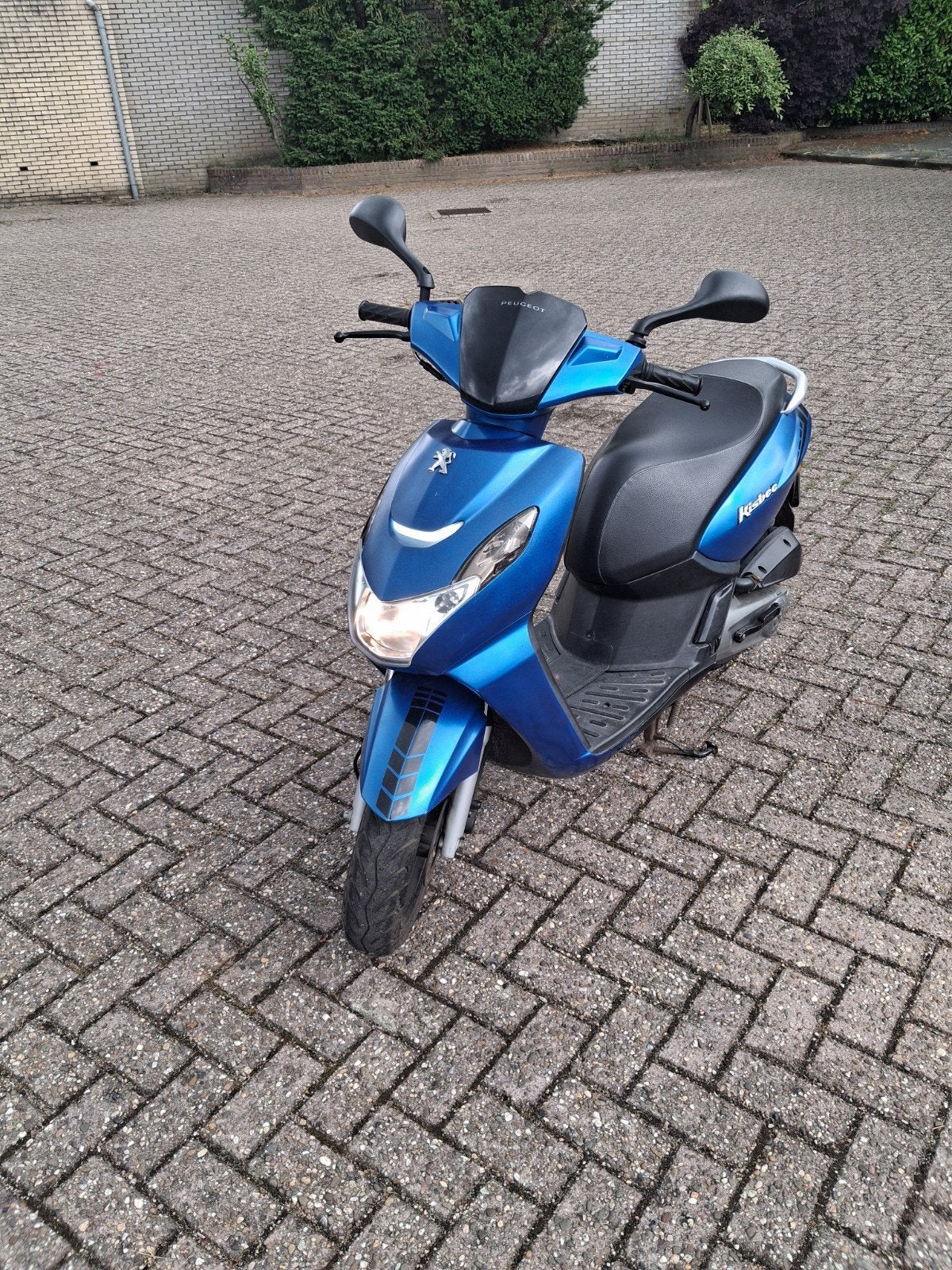 Peugot kisbee 4t 50cc uit 2019, Fietsen en Brommers, Scooters | Peugeot, Ophalen, Overige modellen, Zo goed als nieuw, Benzine