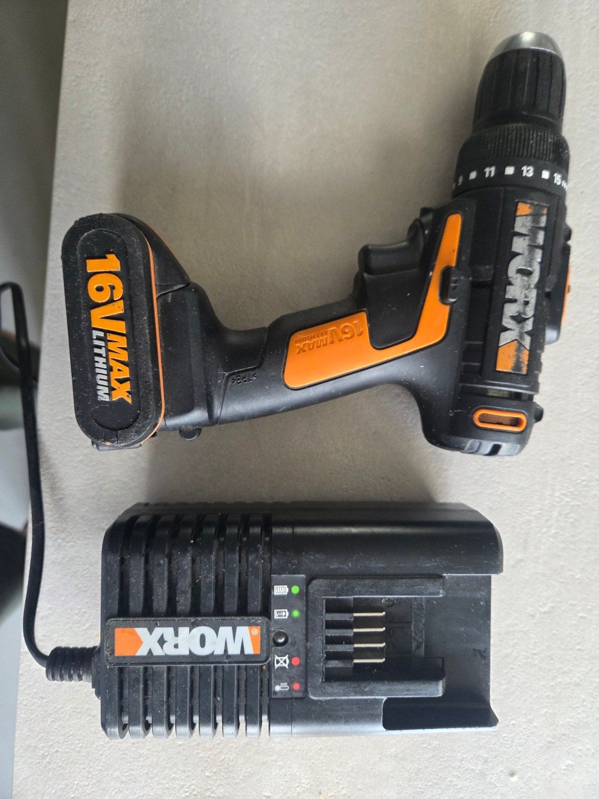 Worx 16V MAX Lithium Boor- en Schroefmachine met Lader, Doe-het-zelf en Verbouw, Gereedschap | Boormachines, Gebruikt, Variabele snelheid