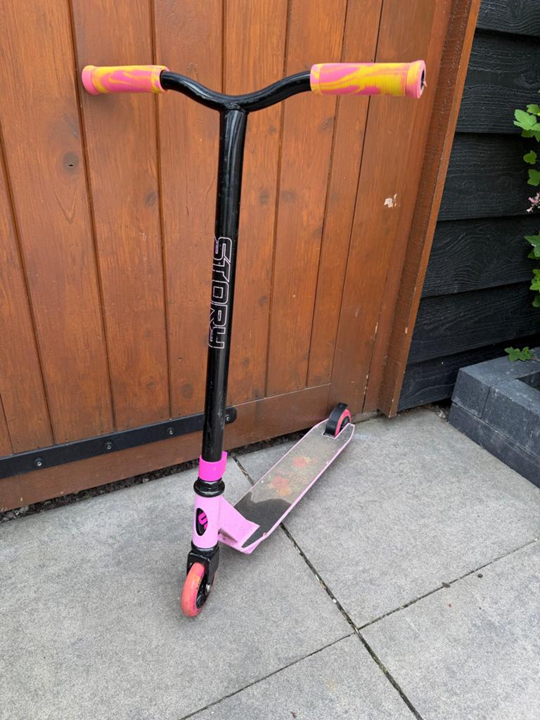 Story Outlaw Stuntstep Roze/Zwart, Fietsen en Brommers, Steps, Ophalen of Verzenden, Gebruikt, Gewone step