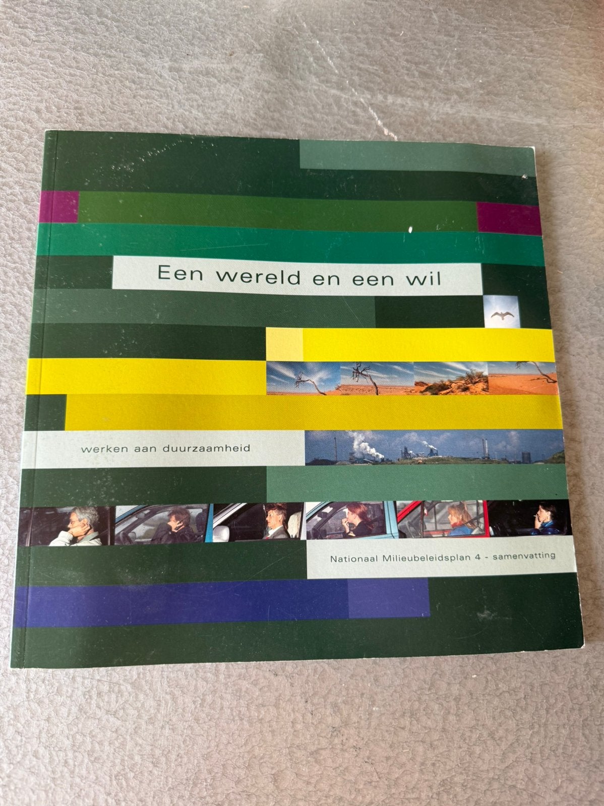 Een wereld en een wil NMB 4 2001, Ophalen of Verzenden, Beta, Gelezen