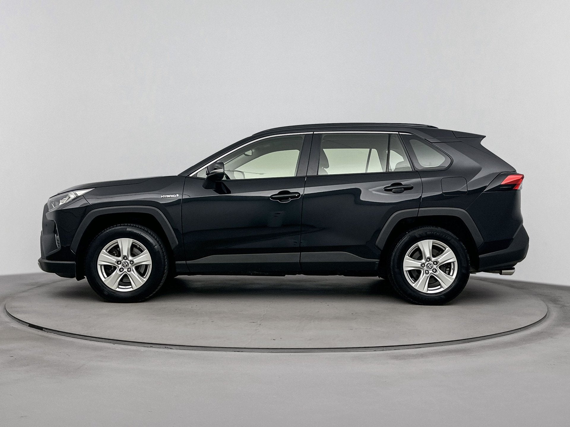 Toyota RAV4 2.5 Hybrid AWD Active Business | Trekhaak | Park, Automaat, 12 maanden, Stof, 4 cilinders