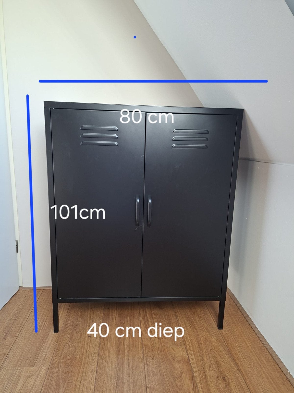 Zwarte metalen kast met twee deuren en planken, Ophalen, Gebruikt, 100 tot 150 cm, 50 tot 100 cm