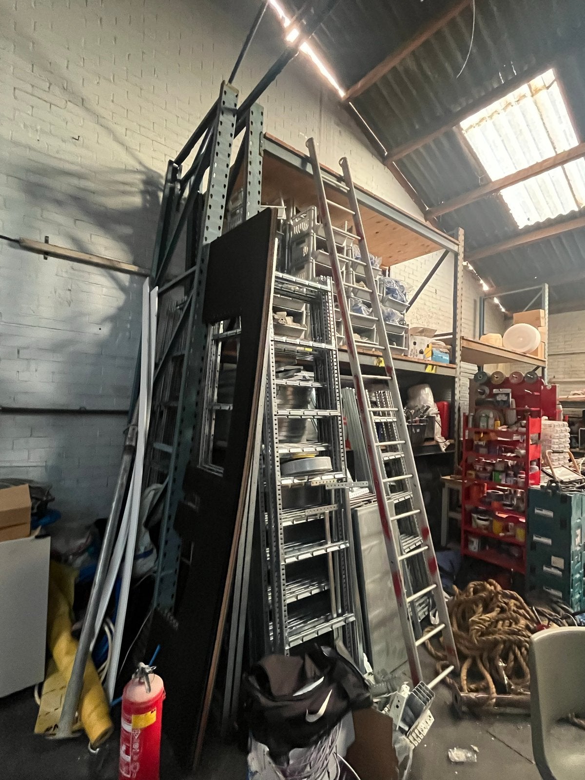 Diverse magazijnstellingen en opbergsystemen, Ophalen