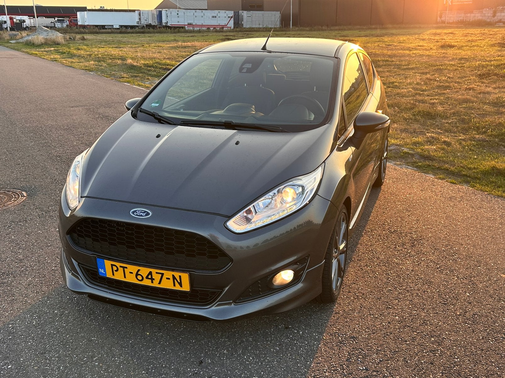 Ford Fiësta 1.0 92KW/125PK 3D 2017 Grijs, Auto's, Voorwielaandrijving, 125 pk, 40 €/maand, 23 km/l