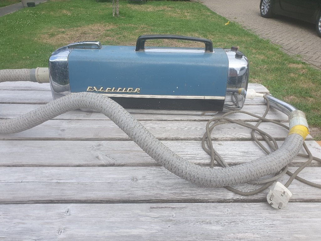 Vintage Excelsior stofzuigers en een Nilfisk, Ophalen