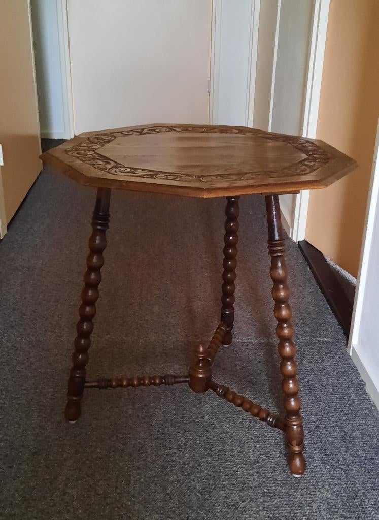 Antieke Bobbin bijzettafel met houtsnijwerk en bolpoten, Antiek en Kunst, Antiek | Meubels | Tafels, Ophalen