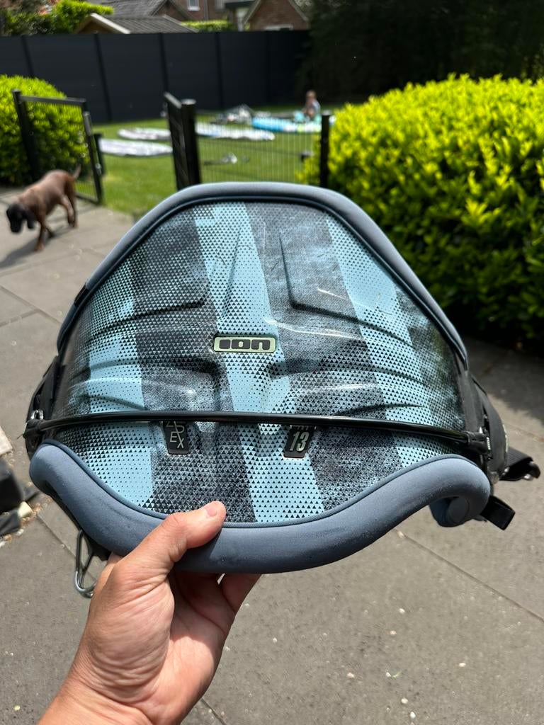 ION XL carbon hardtop harnas, Watersport en Boten, Ophalen, Zo goed als nieuw