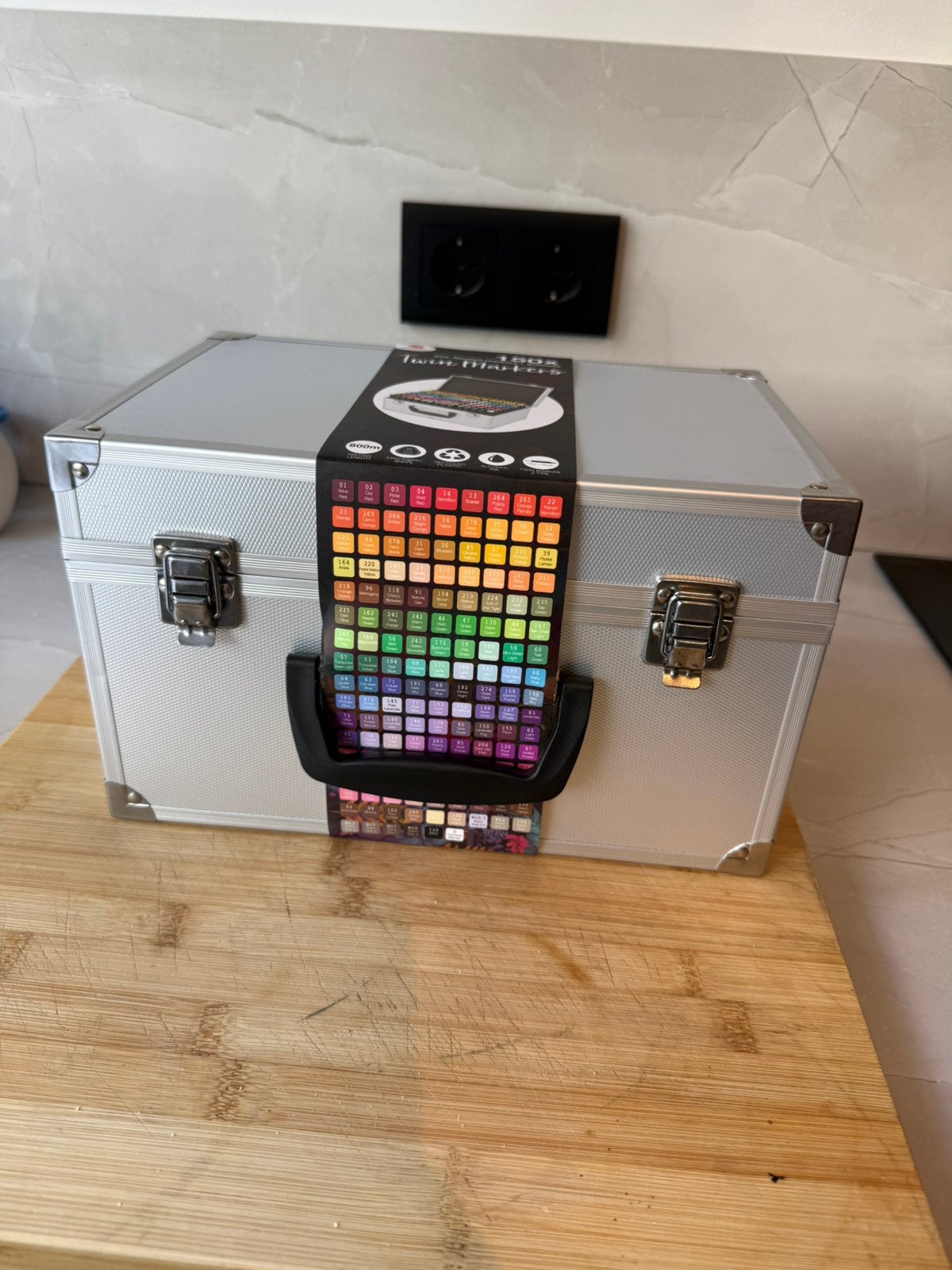 DecoTime alcohol twinmarkers 150 stuks koffer NIEUW!, Hobby en Vrije tijd, Tekenen, Ophalen of Verzenden, Nieuw, Potlood of Stift