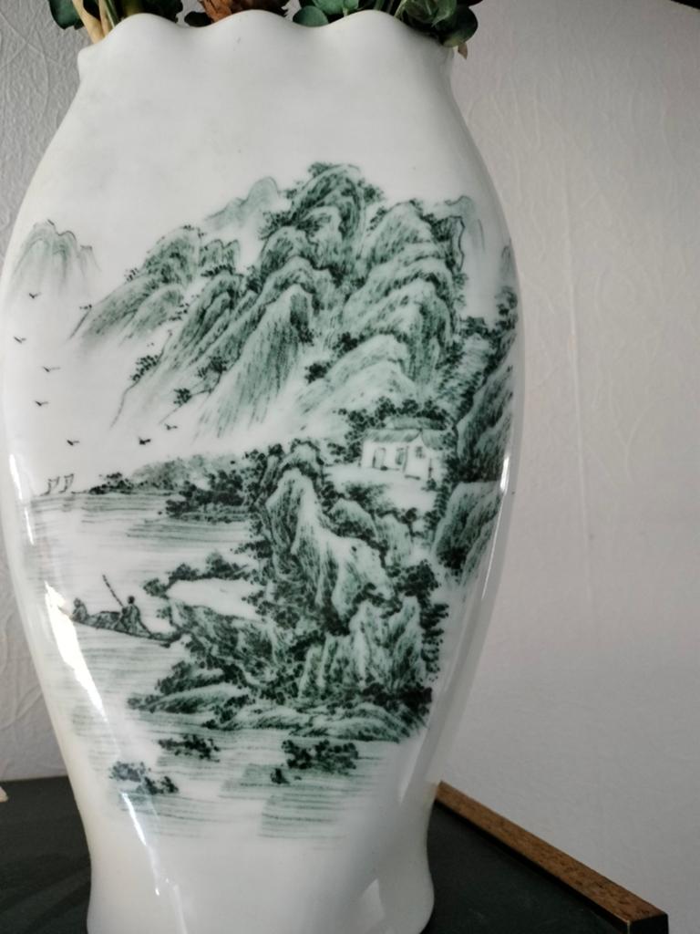 Vaas met chinees landschap op beide kanten, Huis en Inrichting, Woonaccessoires | Vazen, Ophalen of Verzenden, Overige kleuren