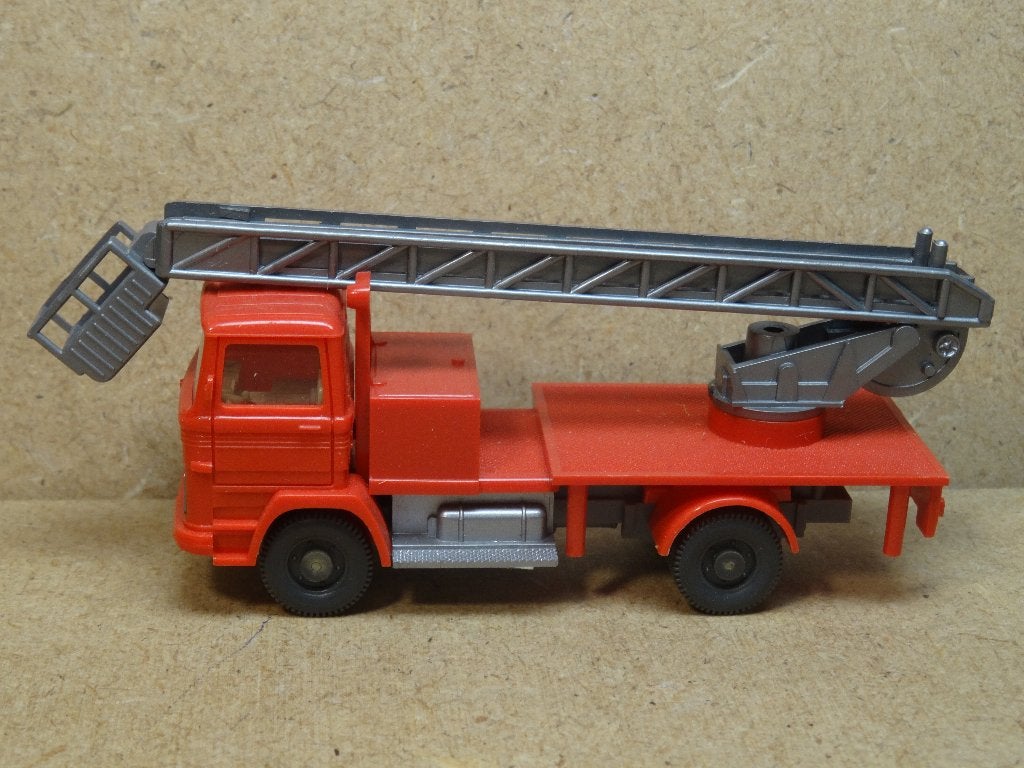 WIKING 1/87, Oude MERCEDES LP-1317, Ladderwagen, Zie Foto`s, Hobby en Vrije tijd, Modelauto's | 1:87, Ophalen of Verzenden, Zo goed als nieuw