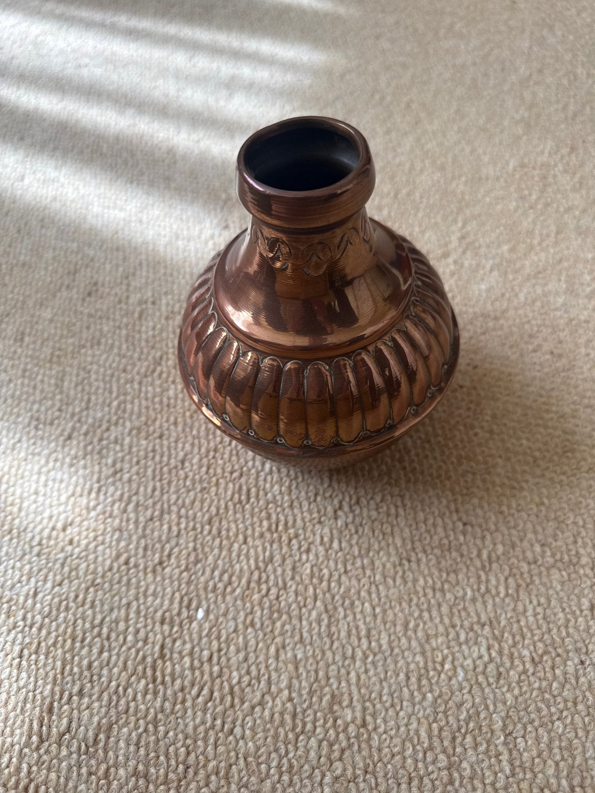 Koperen vaasje met decoratieve ribbels, Ophalen, Koper
