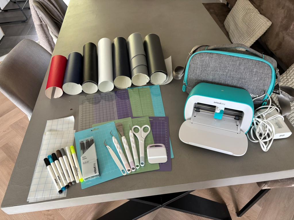 Cricut Joy + Complete Accessoireset, Ophalen of Verzenden, Zo goed als nieuw, Gereedschap of Toebehoren