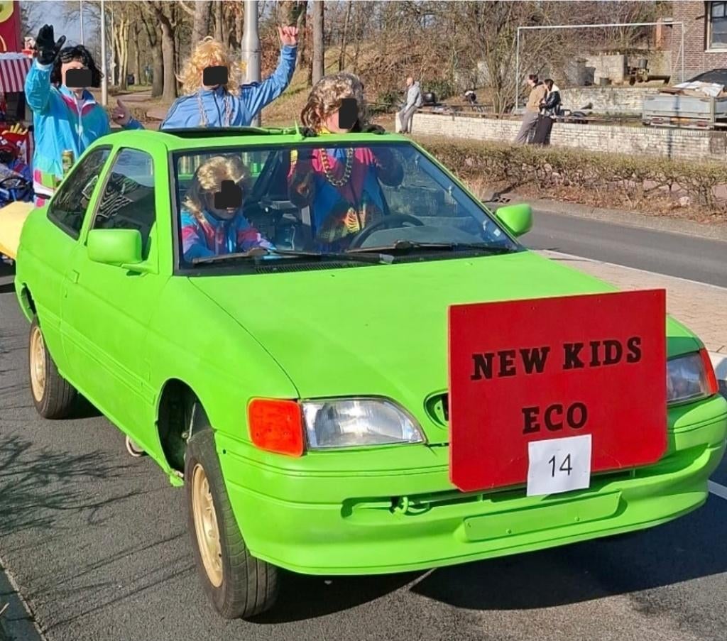 Carnaval loopauto New kids eco, Hobby en Vrije tijd, Feestartikelen, Gebruikt, Feestartikel, Carnaval, Ophalen of Verzenden