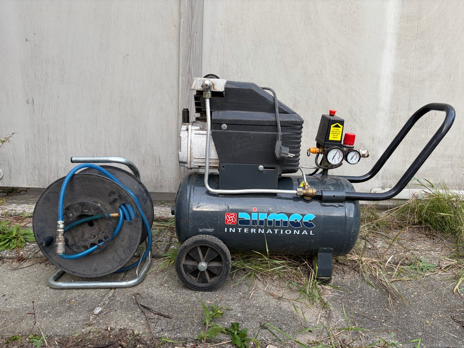 Airmec KA25200C Compressor met luchtslanghaspel, Ophalen, Gebruikt, 6 tot 10 bar, Minder dan 200 liter/min