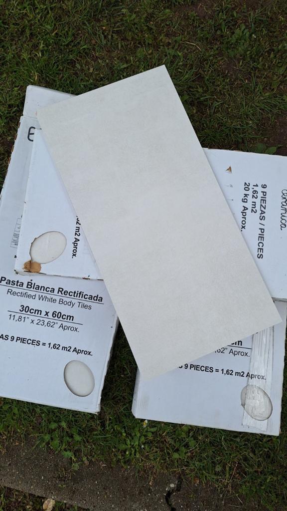 Gratis afhalen - badkamertegels - 4,6 m2, Doe-het-zelf en Verbouw, Tegels, Ophalen, 60 cm of meer, Nieuw, Minder dan 5 m²