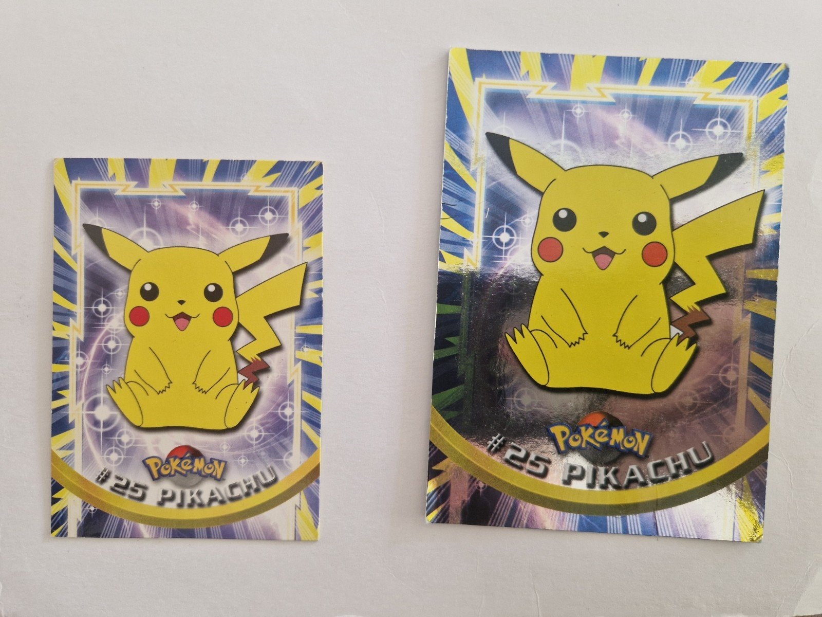 Pokémon Pikachu Topps Kaart - Normaal & Chrome Variant, Ophalen