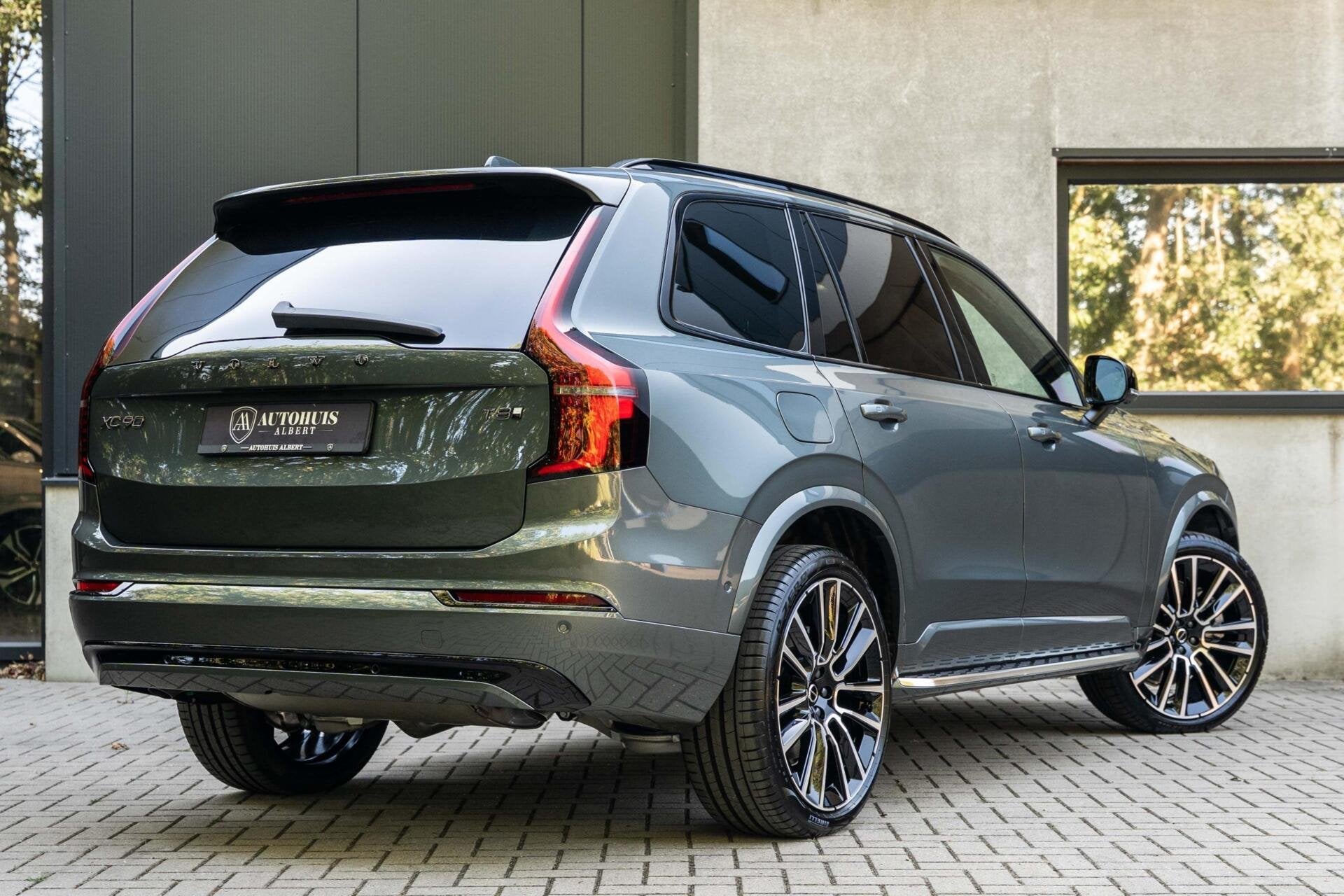 Volvo XC90 T8 Ultra Dark B&W Pano Lucht Trekhaak 360 HUD 22", Gebruikt, 4 cilinders, 1969 cc, 7 stoelen
