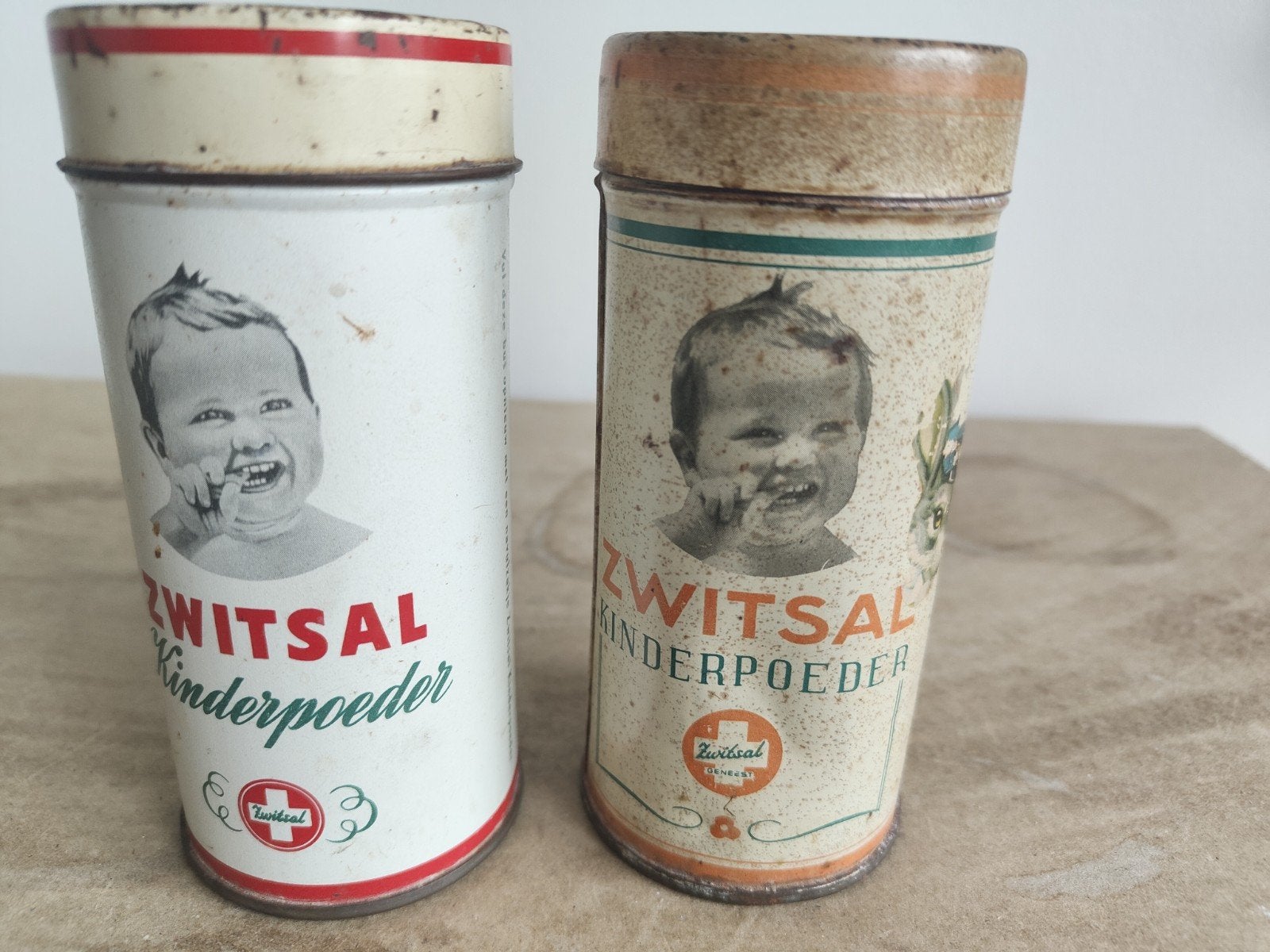 2 Zwitsal Fabrieken Apeldoorn kinderpoeder  navulblik, Ophalen of Verzenden, Gebruikt, Overige