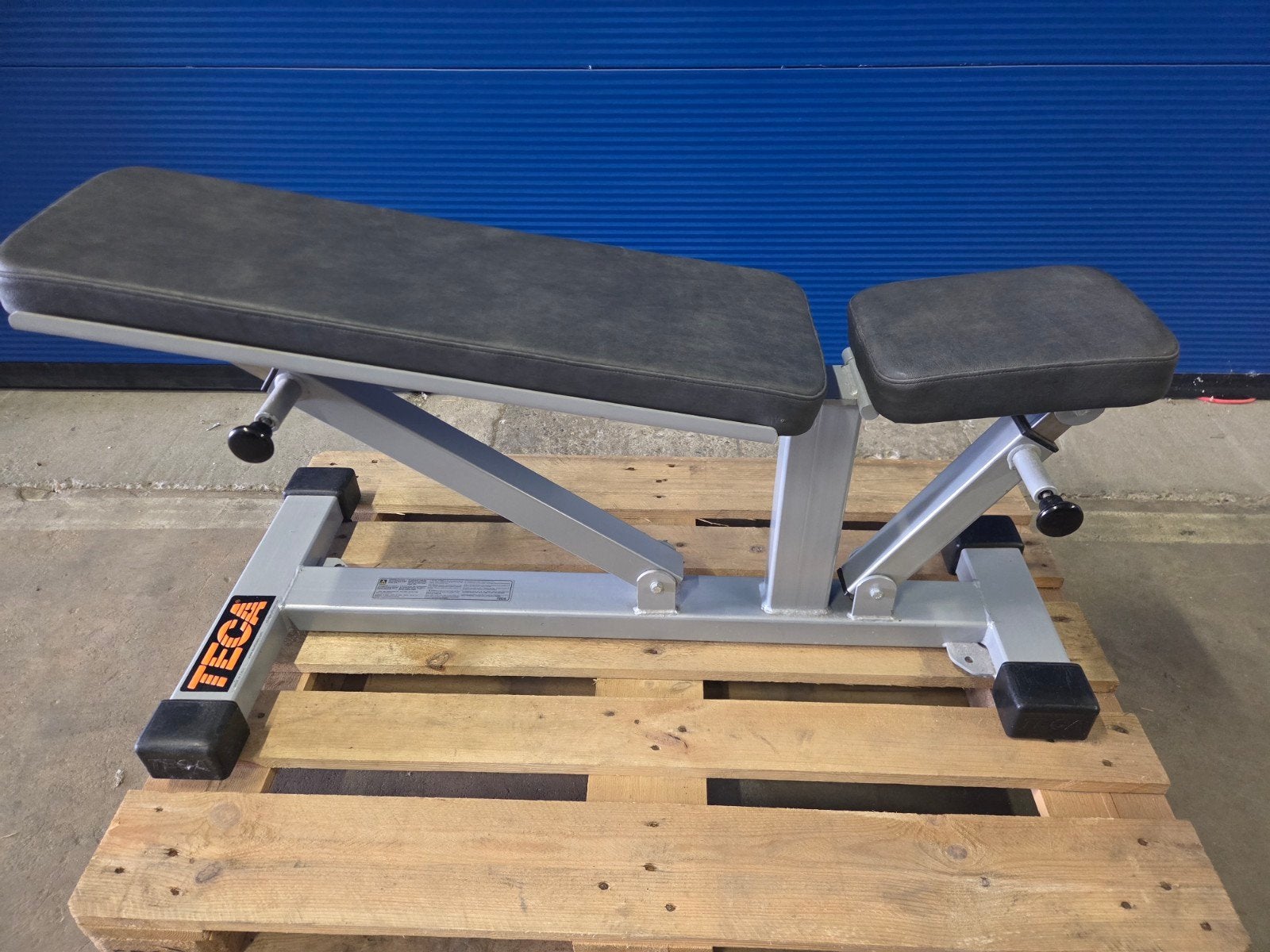 Teca halterbank bench in nette staat, Sport en Fitness, Fitnessmaterialen, Ophalen, Zo goed als nieuw, Fitnessbank