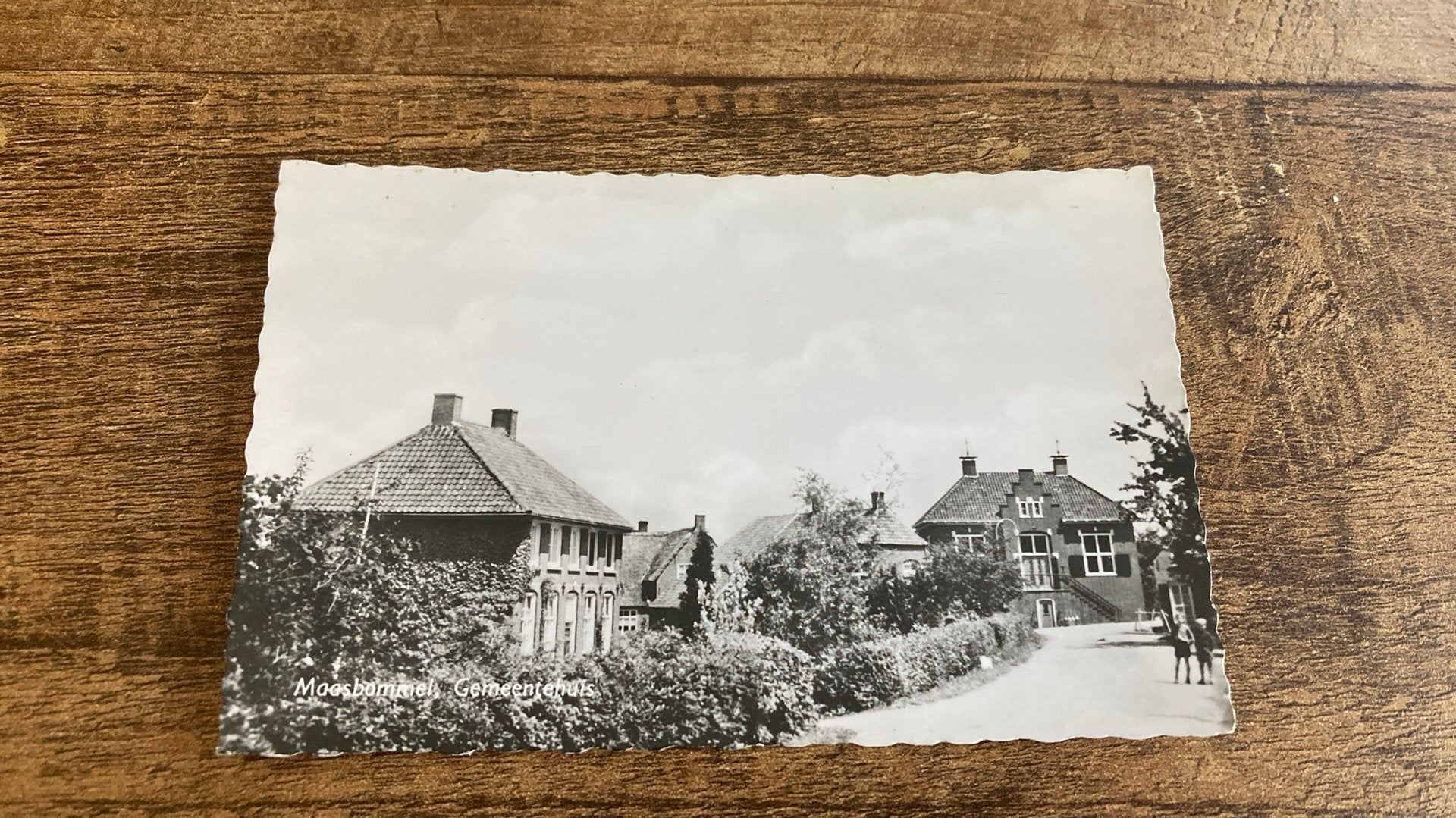 Oude ansichtkaart Maasbommel Gemeentehuis, Ophalen of Verzenden, 1940 tot 1960, Ongelopen, Gelderland