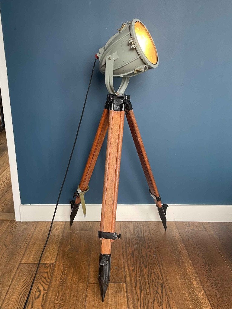 Vintage industriële vloerlamp driepoet. industrial floorlamp, Ophalen, Gebruikt, Hout, 150 tot 200 cm