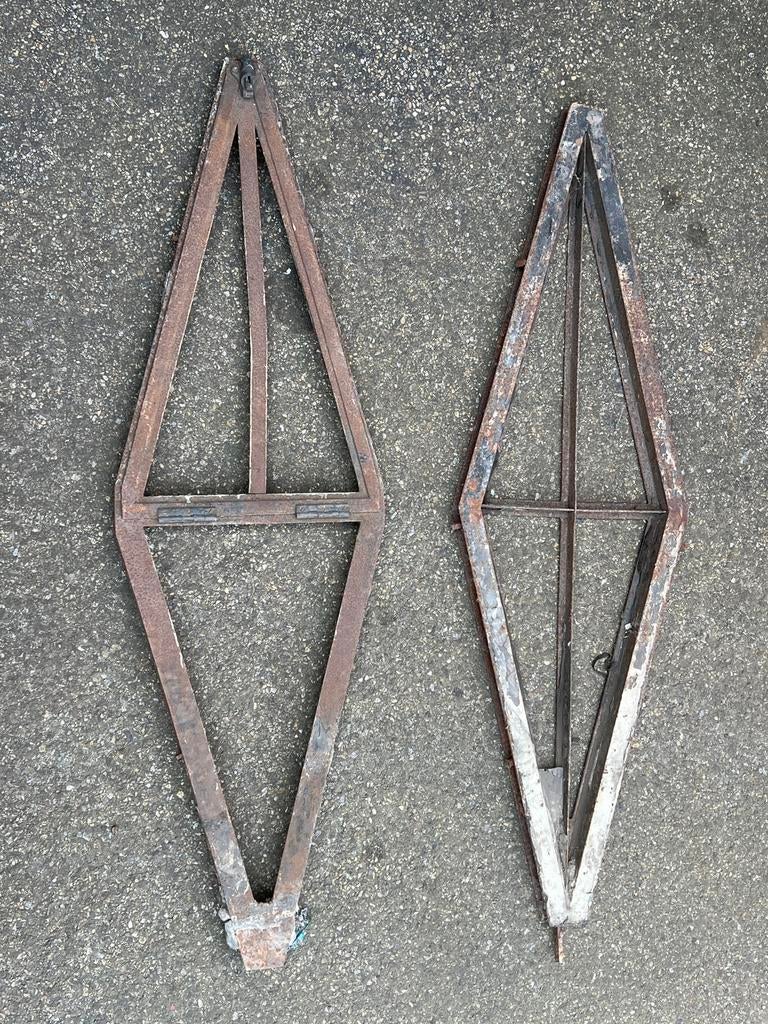 Vintage raamkozijnen Amsterdamse school metaal driehoek, Doe-het-zelf en Verbouw, Glas en Ramen, Ophalen, Gebruikt, Minder dan 80 cm