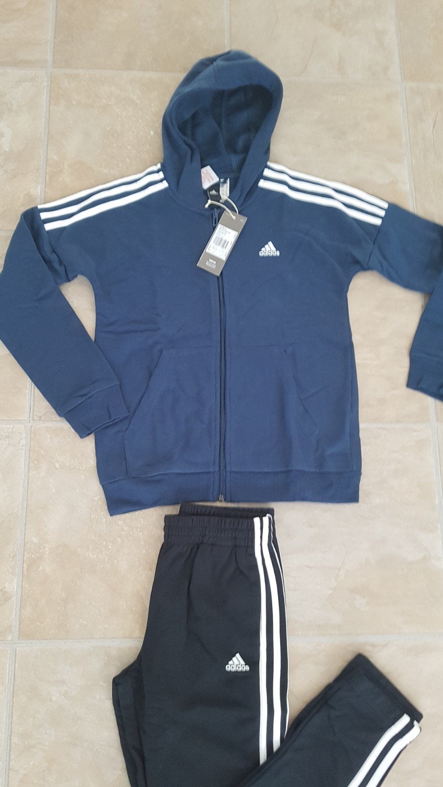 Adidas trainingspak voor kinderen - Nieuw met kaartjes, Ophalen of Verzenden, Nieuw, Adidas, Jongen of Meisje