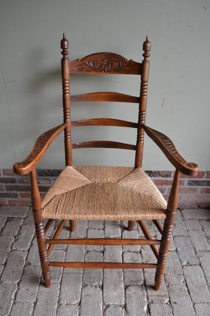Prachtige antieke eiken houten stoel met biezen zitting., Verzenden