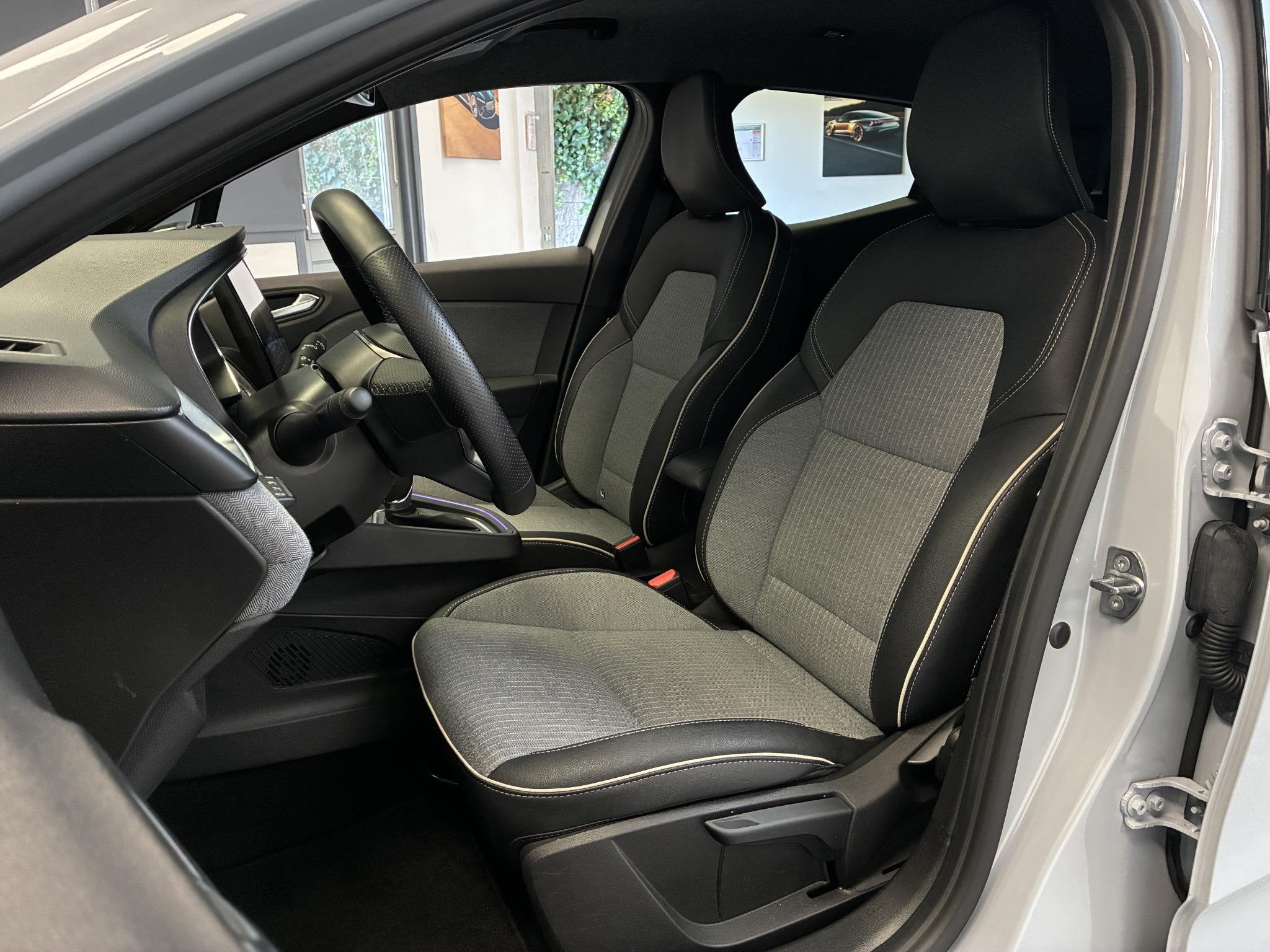 Renault Clio 1.6 E-Tech Full Hybrid 145 techno | Stoelverwar, Auto's, Gebruikt, Euro 6, Leder en Stof, 23 km/l