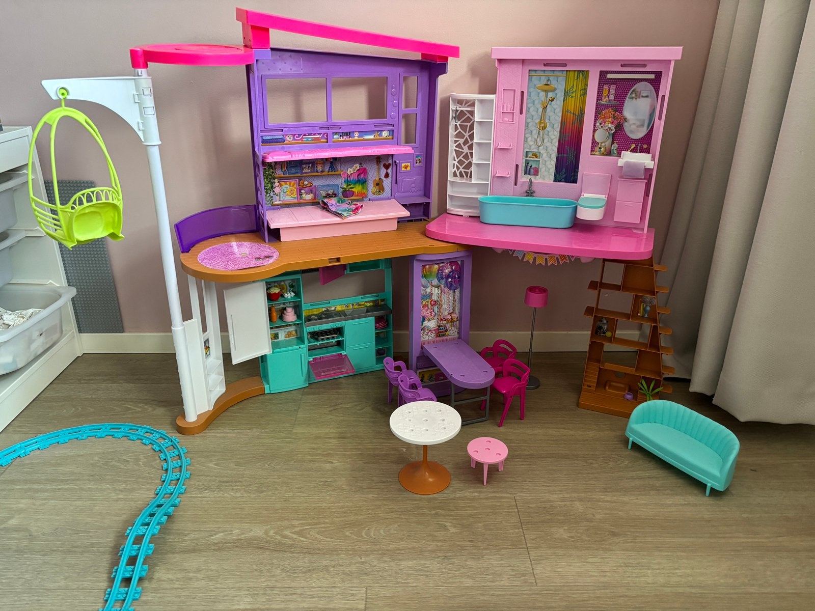 Barbie vakantiehuis Droomhuis met Meubels en Accessoires, Ophalen, Zo goed als nieuw, Poppenhuis