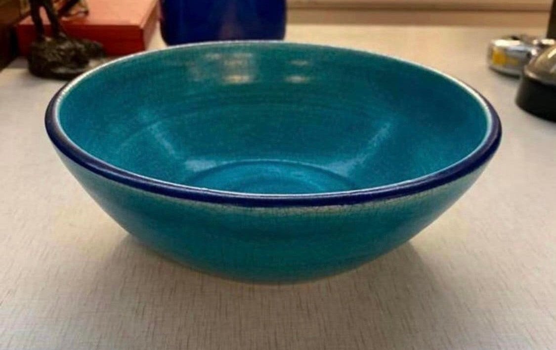 Ravelli Groen blauwe gecraqueleerde aardewerken schaal met, Antiek en Kunst, Ophalen of Verzenden