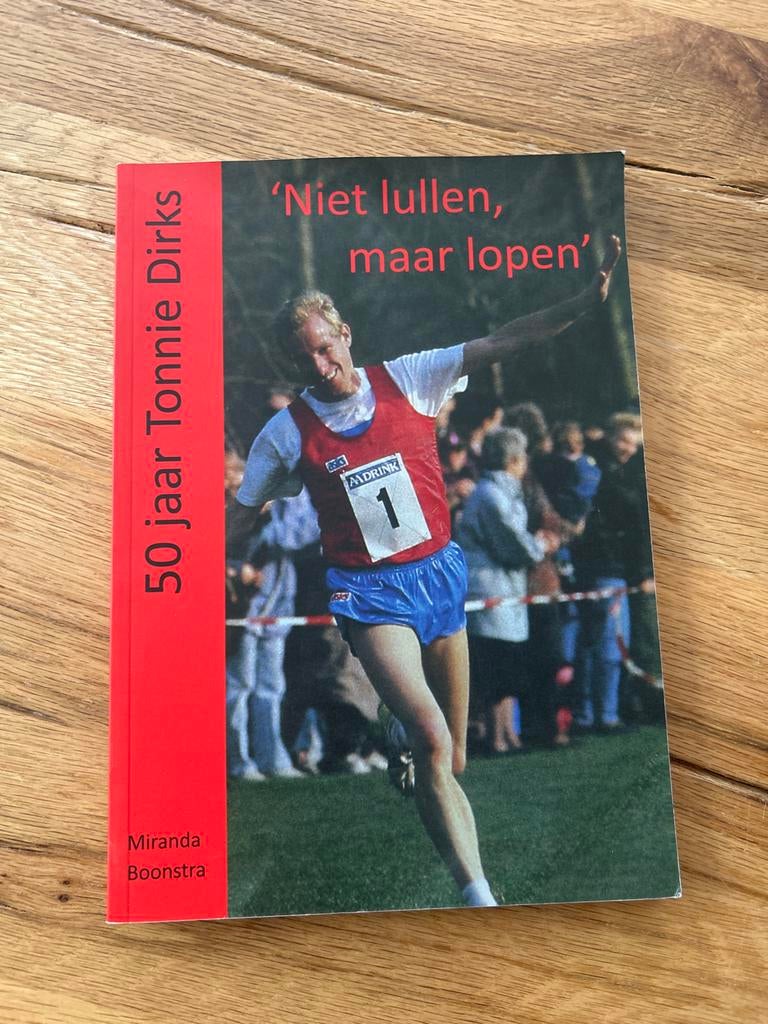 50 jaar Tonnie Dirks: 'Niet lullen, maar lopen', Ophalen of Verzenden, Gelezen, Lopen en Fietsen