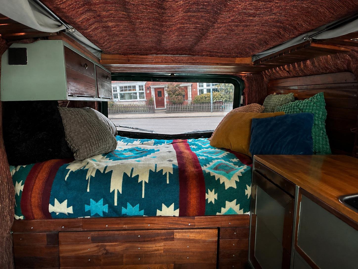 Te koop : Happy Camper Bus Renault Trafic, Caravans en Kamperen, Campers, Buscamper of Camperbus, Tot en met 2, Particulier, Tot 5 meter
