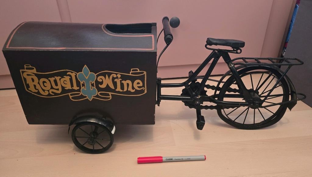 Bakfiets wijnkoeler is een erg leuk item!, Huis en Inrichting, Woonaccessoires | Wijnrekken, Ophalen of Verzenden