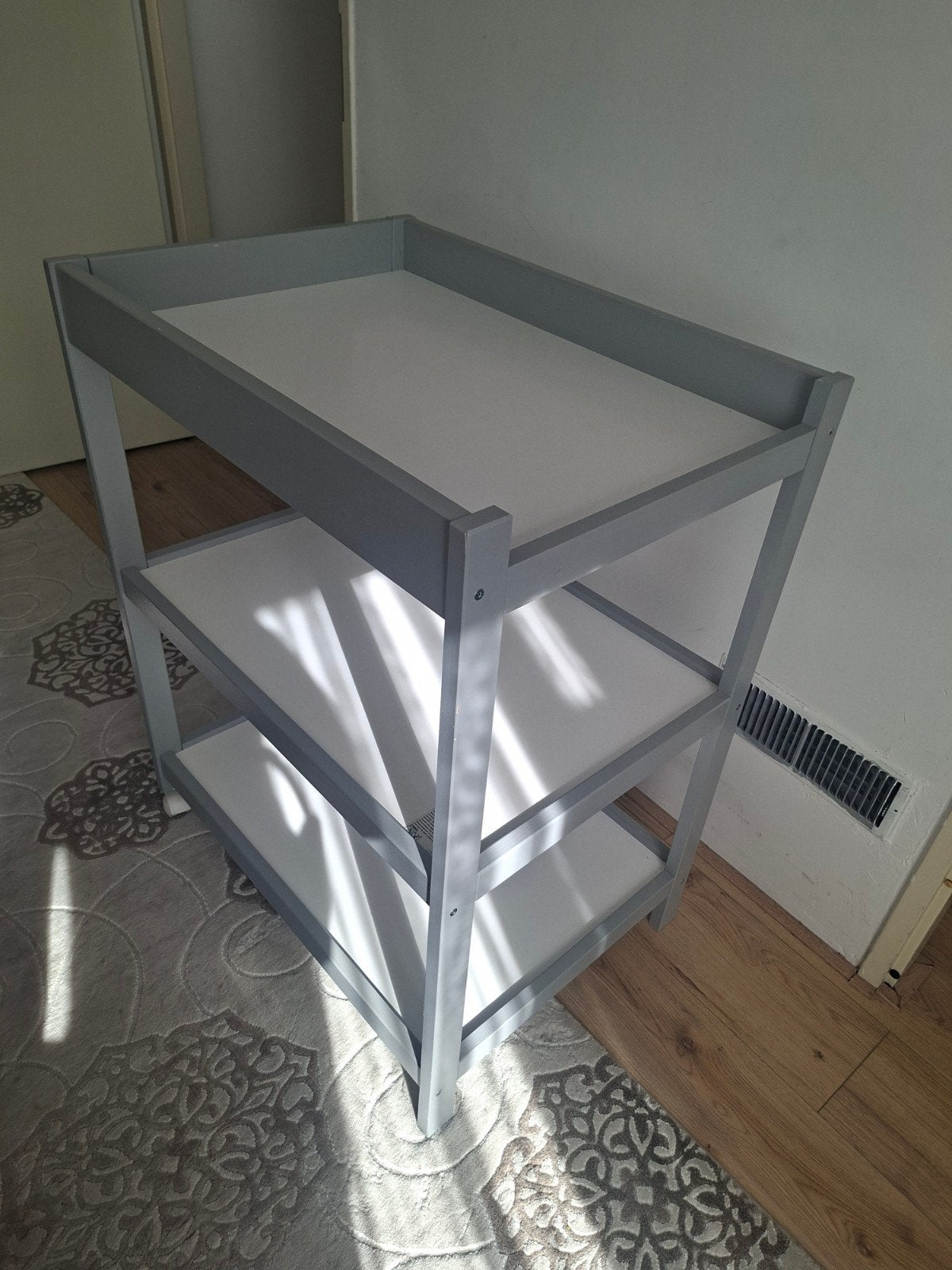 Grijze verzorgingstafel met 2 legplanken, Ophalen of Verzenden