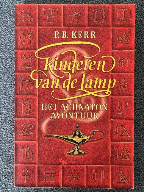 Het Achnaton avontuur - Kinderen van de Lamp - P.B. Kerr, Gelezen, Ophalen of Verzenden, P.B. Kerr, Fictie