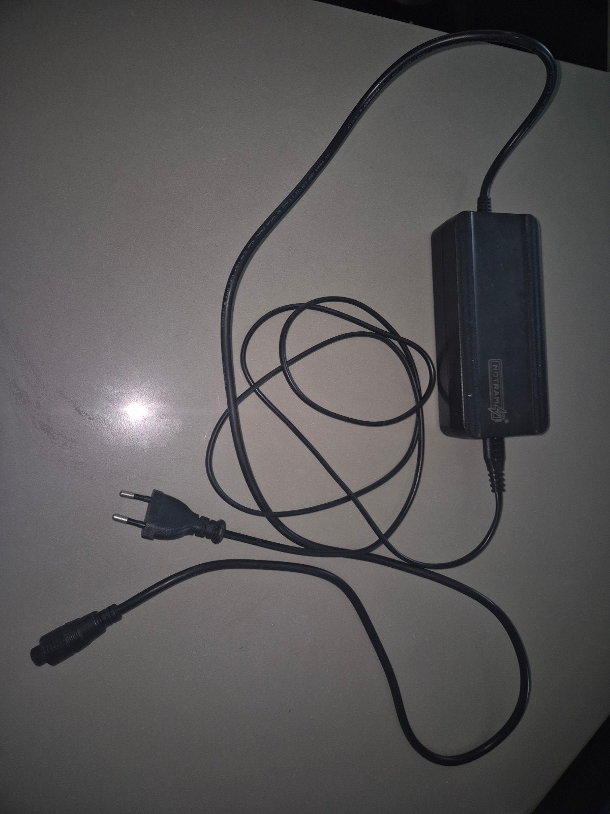 Li-ion acculader 42V 2A voor e-bike, Ophalen of Verzenden, Gebruikt